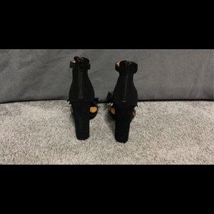 Size:6, color:black heels